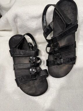 Vionic Black Strappy Casual Sandals with Decorative Accents